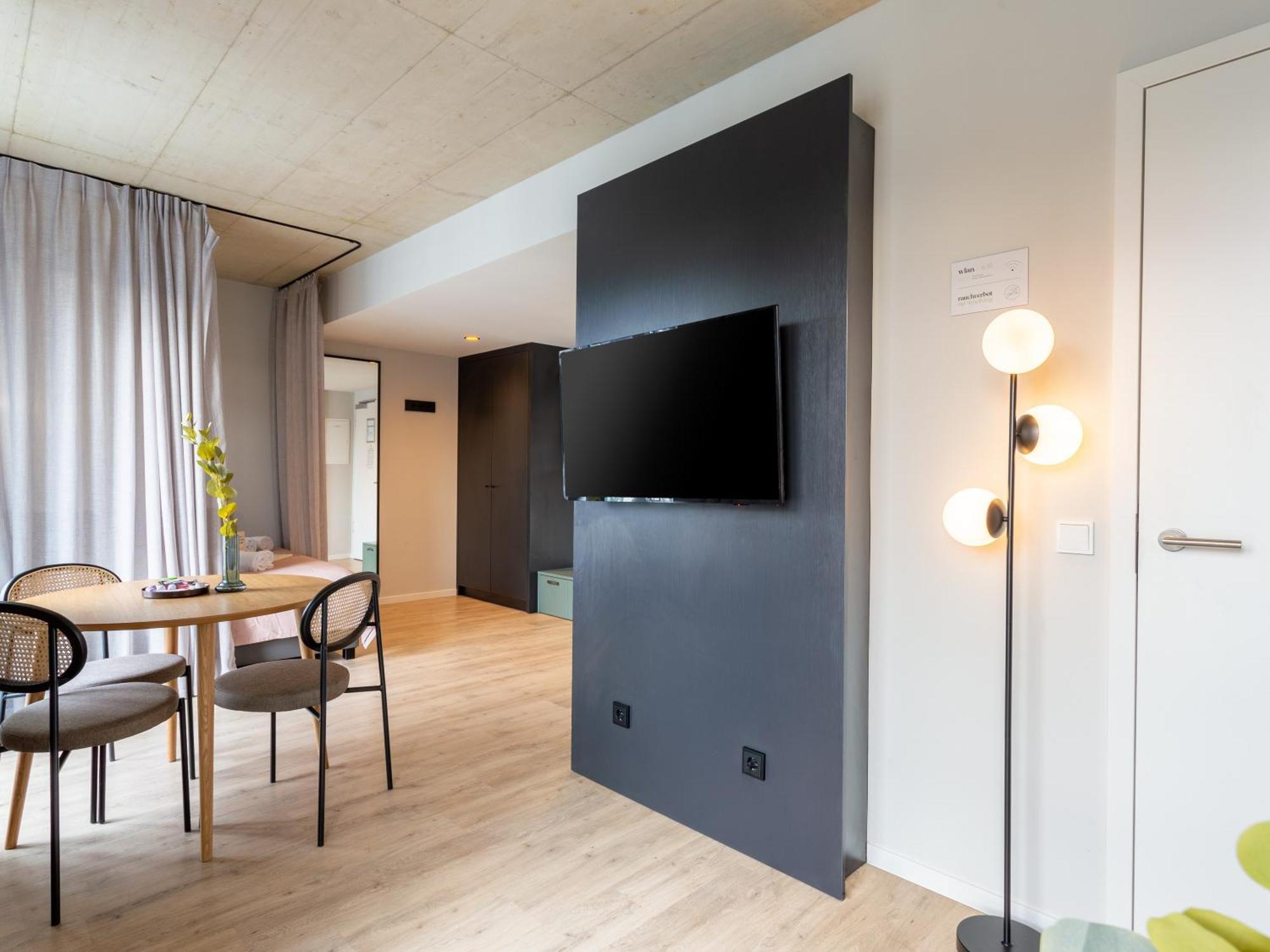 Limehome Duesseldorf Stresemannstrasse - Digital Access Номер фото