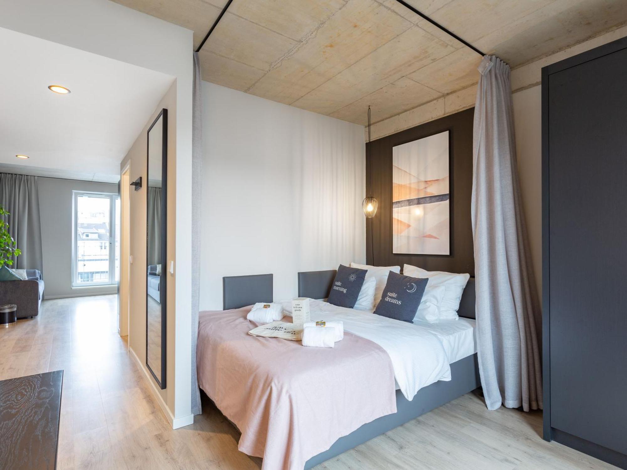 Limehome Duesseldorf Stresemannstrasse - Digital Access Номер фото